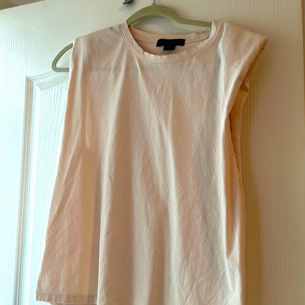 Sanctuary cream sleeveless top in size Large. Shirt has shoulder pads.